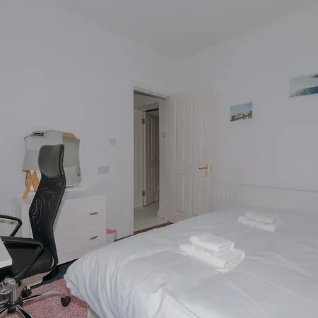 Charming 2bd House In Apartment *
