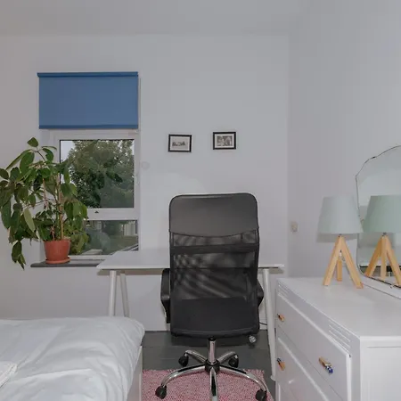 Charming 2bd House In Apartment *