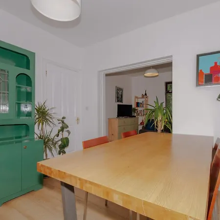 Apartament Charming 2bd House In *