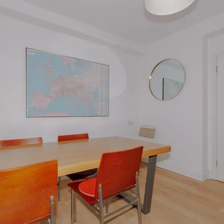 Charming 2bd House In Apartament Dublin