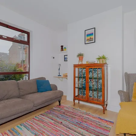 Apartment Charming 2bd House In