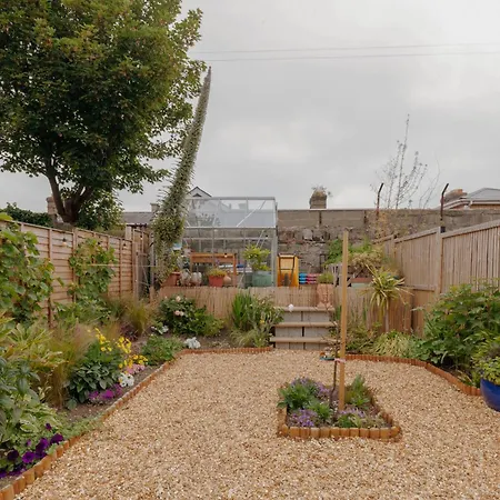 Charming 2bd House In Dublin