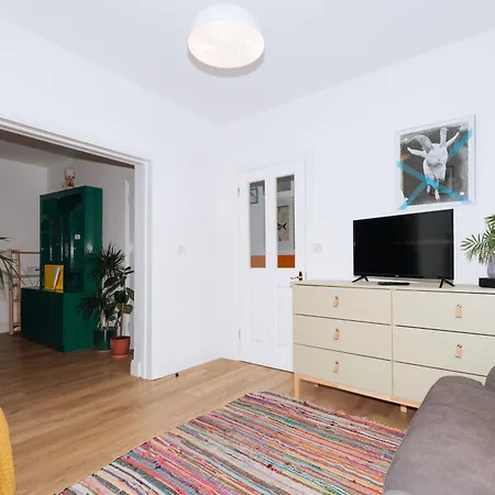 Apartment Charming 2bd House In