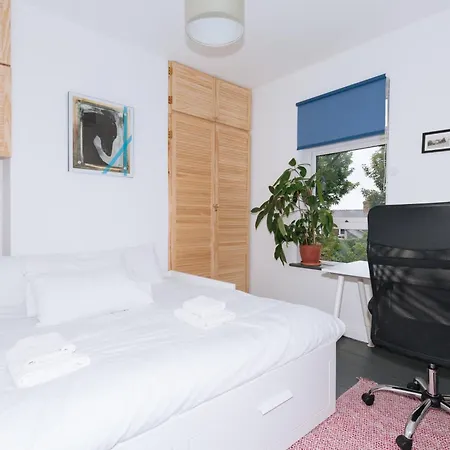 Charming 2bd House In Apartment *