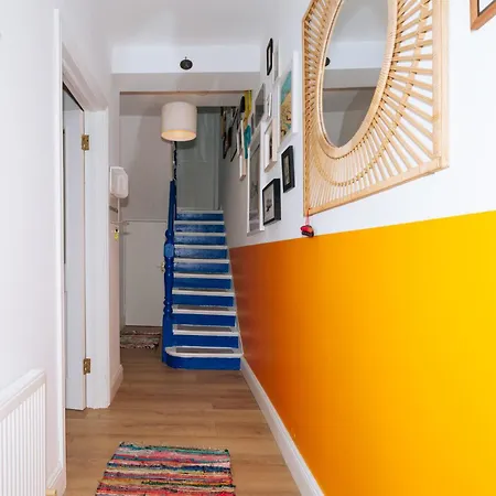 Charming 2bd House In Apartament *